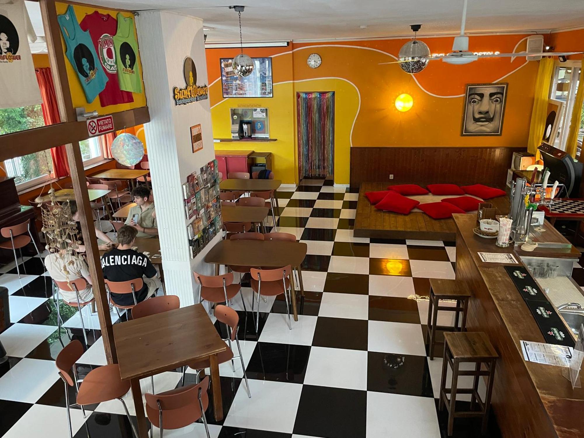 Sunflower Beach Backpacker Hostel & Bar Rimini Esterno foto